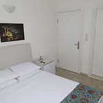 Hotel Galley 2*